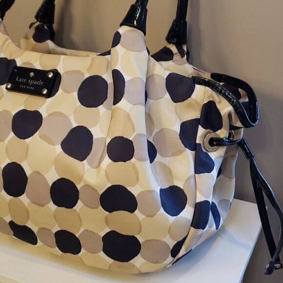 Kate SPADE STEVIE STRAWBERRY BANKE SHOULDER BAG, IVORY BAG WITH BLACK & TAN DOTS - Picture 6 of 16